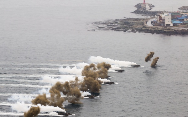 Ssang Yong 2014 amphibious landing rehearsal