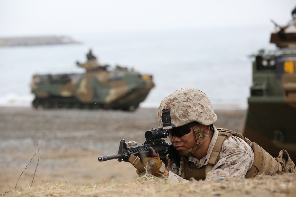 U.S. Marine from Northfield Township, Mich. aims for perfection during Ssang Yong 14 rehearsal