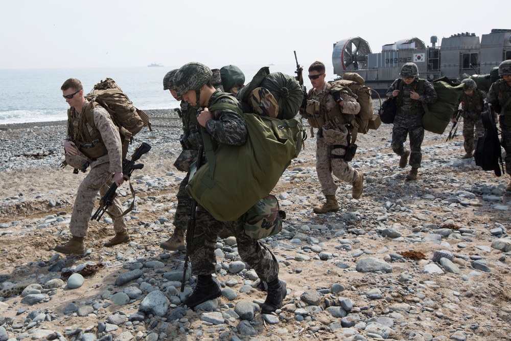 ROK, US Intergraded Amphibious Assault during Ssang Yong 14