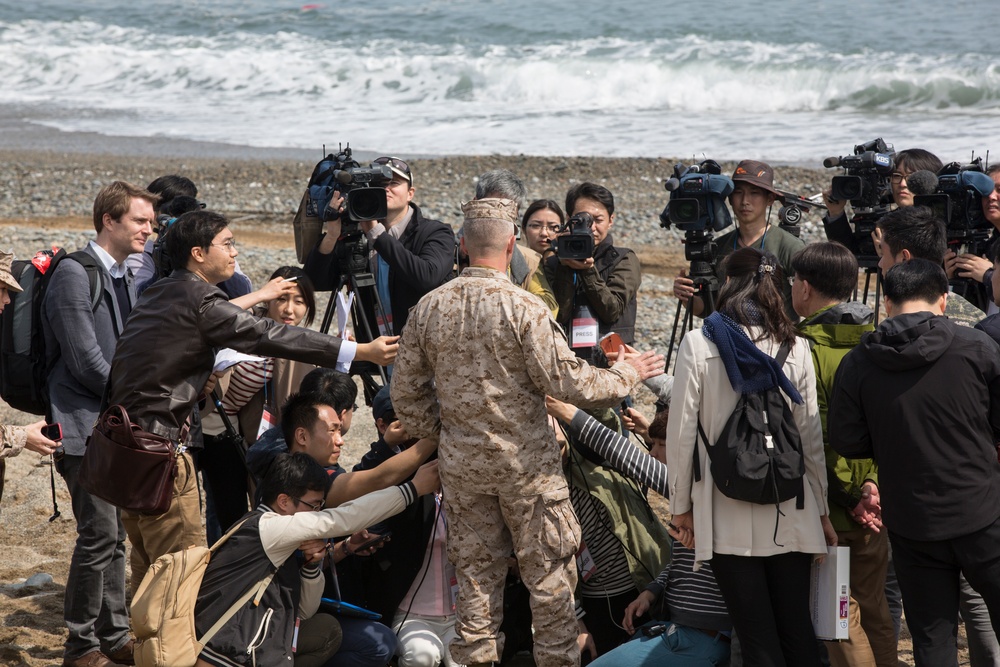 ROK, US Marines Intergraded Amphibious Assault during Ssang Yong 14