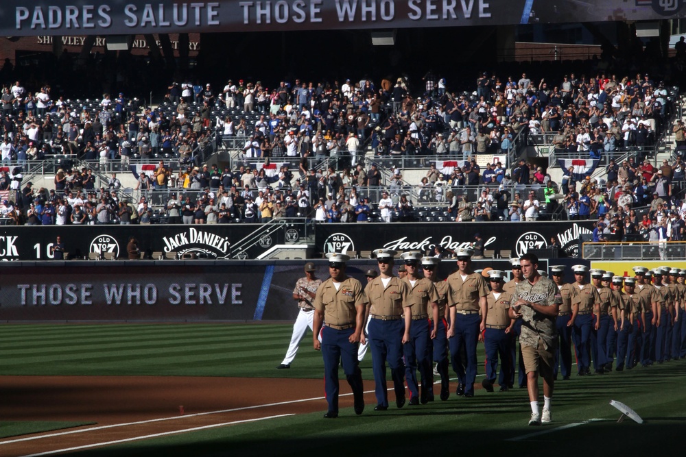 Padres salute troops on Opening Day