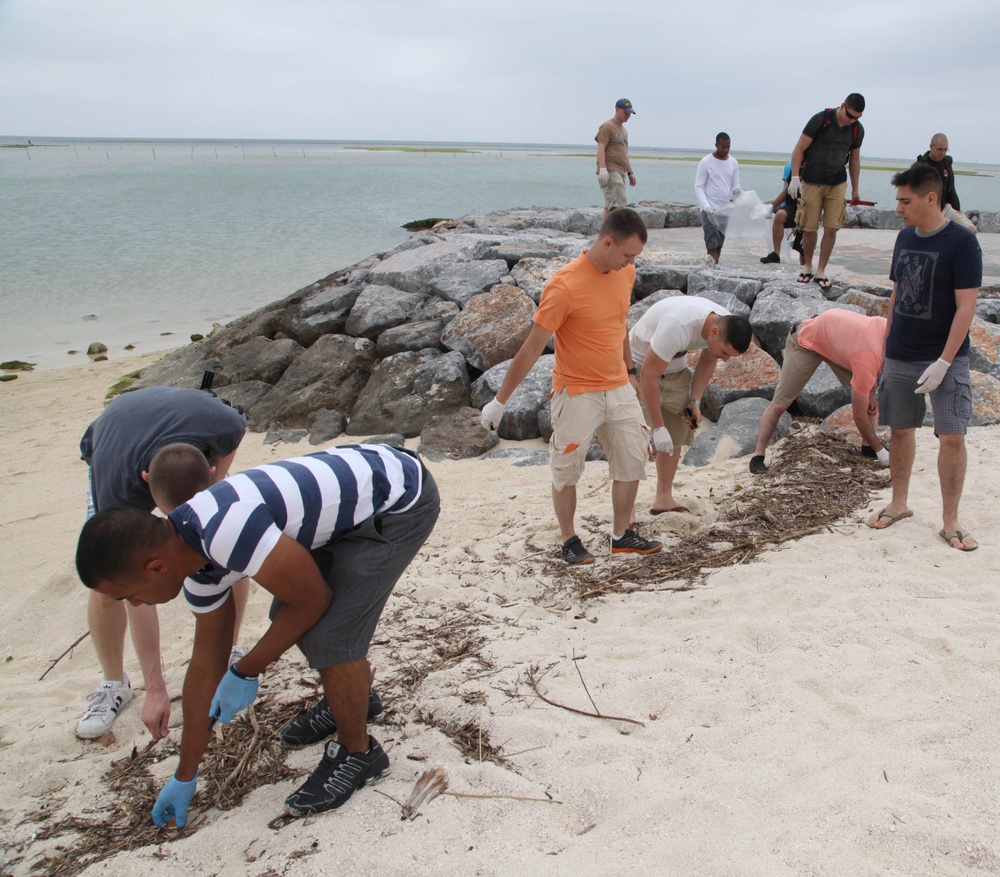 MALS-36 NCOs rid beach of waste, build camaraderie