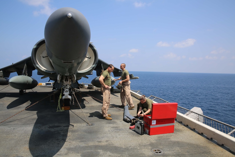 VMM-263 (Rein.) Marines keep Harriers ready to fly