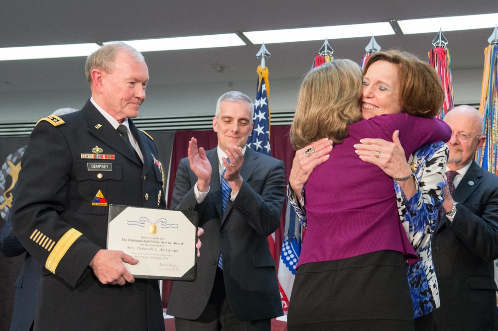 Head of NSA, CYBERCOM retires after 40 years of military service