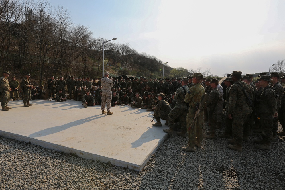 4th Marine Division leaders visit, Ssang Yong 14