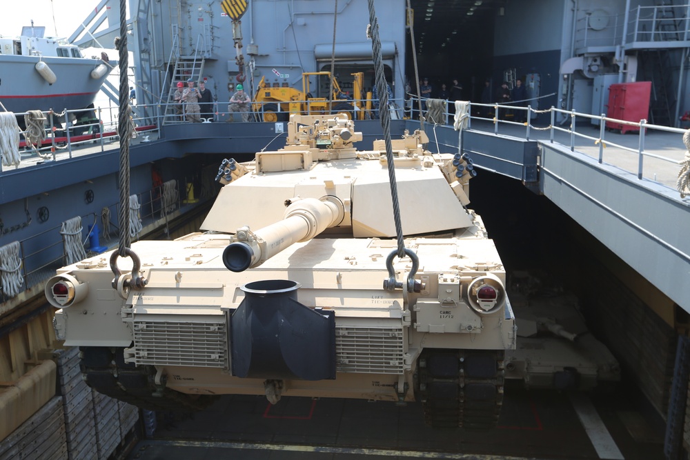 Tanks, cranes and maritime prepositioning force ships