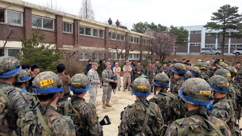 7th AF members participate in ROK NCO Academy discussion panel
