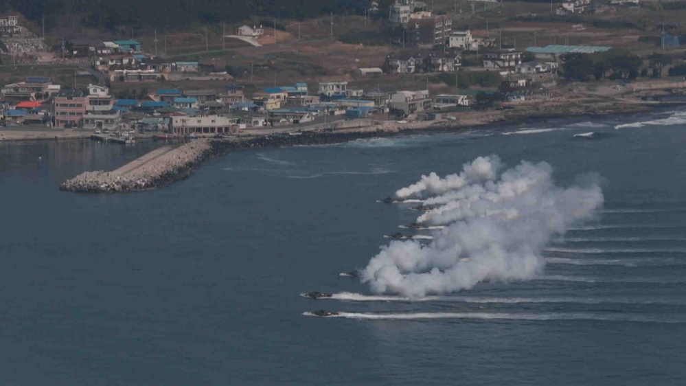 Ssang Yong 14 Amphibious Assault Brings 13th MEU Assets Ashore