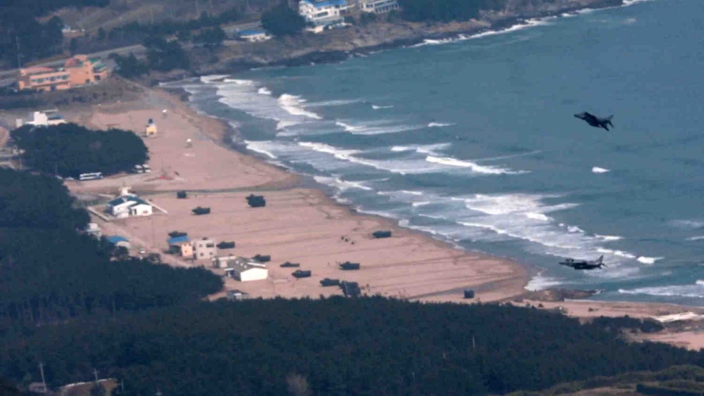 Ssang Yong 14 Amphibious Assault Brings 13th MEU Assets Ashore