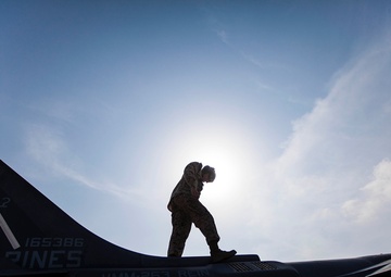 22nd MEU Harrier Marines conduct air-to-ground training with French pilots