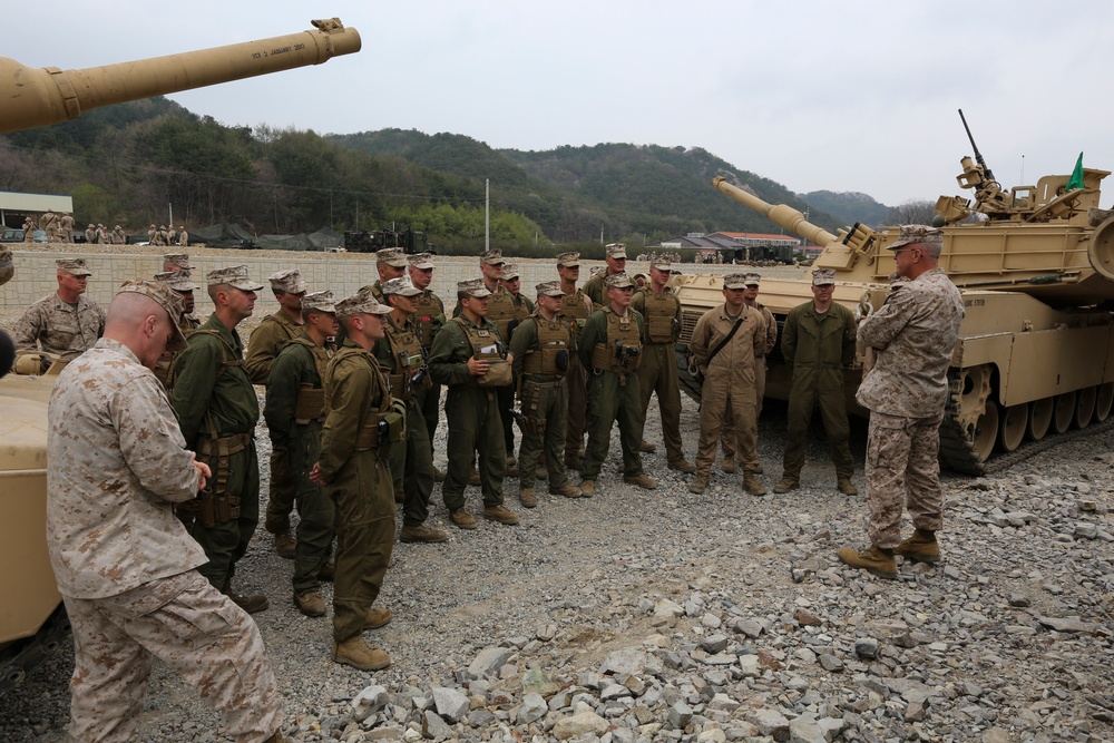 4th Marine Division leaders visit, Ssang Yong 14