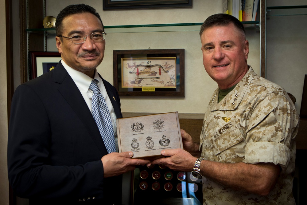 MARFORPAC Commanding General meets with Malaysian Minister of Defence