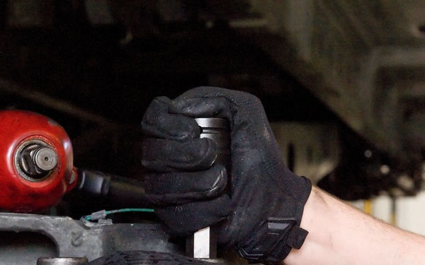 MHE Section preps Tunner 60K for shipment