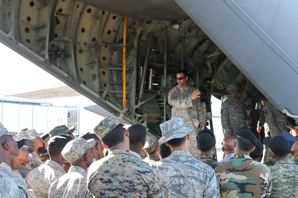 SOCSOUTH and Dominican Republic militaries partner during training exchange
