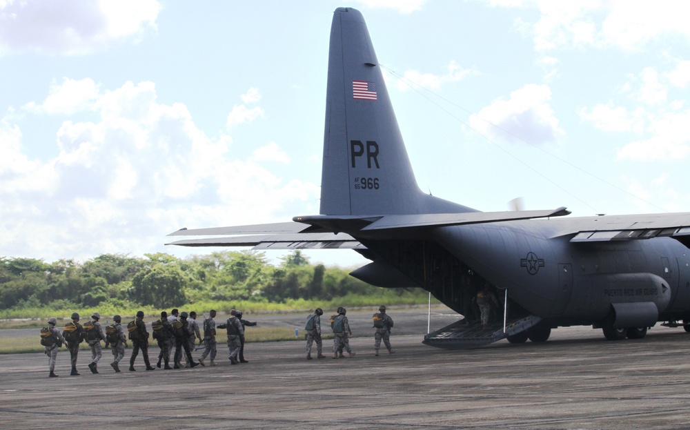 SOCSOUTH and Dominican Republic militaries partner during training exchange