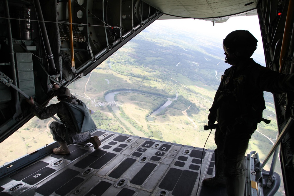 SOCSOUTH and Dominican Republic militaries partner during training exchange