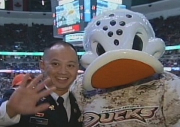 Mighty Ducks honor Army Veteran