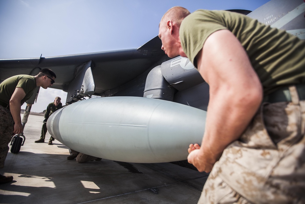 22nd MEU maintainers attach Harrier fuel tanks in Djibouti