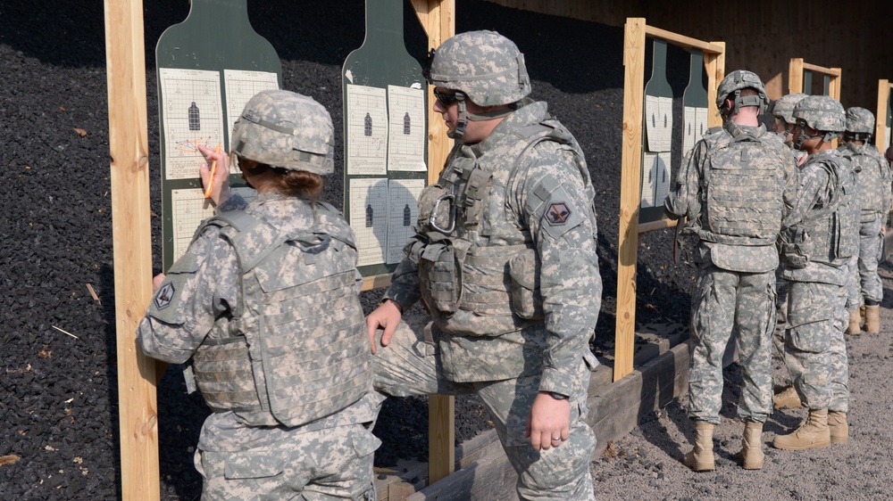 2nd Military Intelligence Battalion weapon qualification