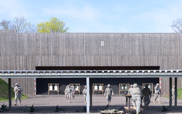 2nd Military Intelligence Battalion weapon qualification