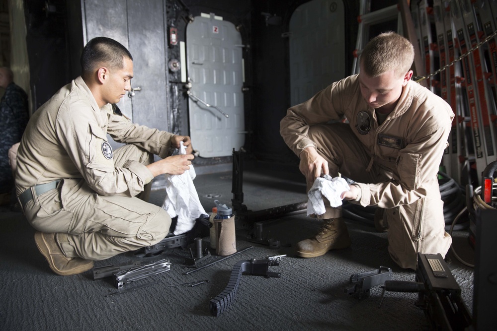 VMM-263 (Rein.) Marines keep gear up and running