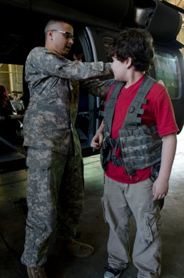 Reserve aviators welcome student visitors