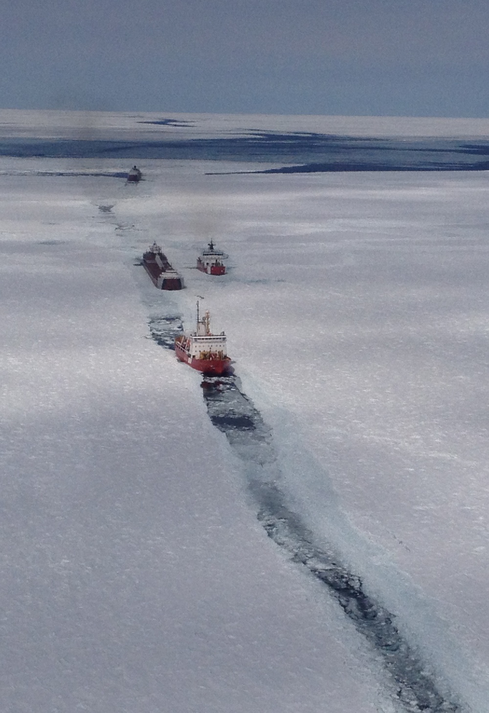 Coast Guard escorts commerce through Lake Superior Ice