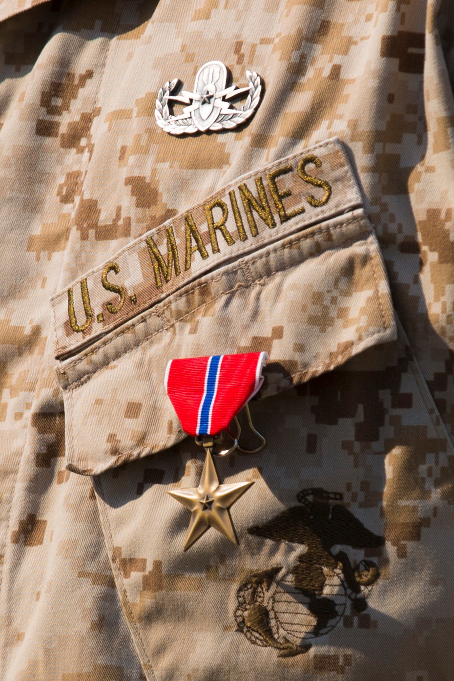 Explosive Ordnance Disposal Marine awarded Bronze Star