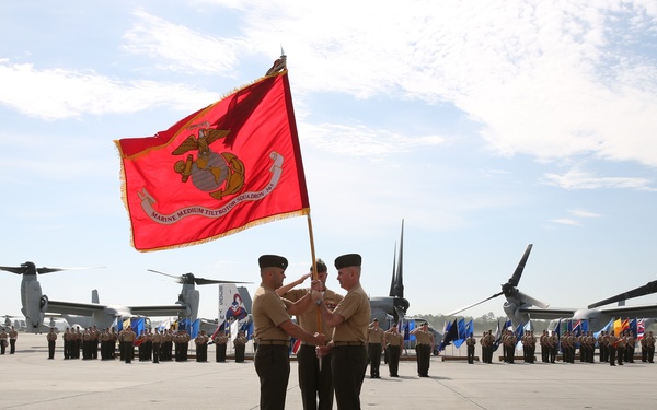 VMM-365 conducts change of command