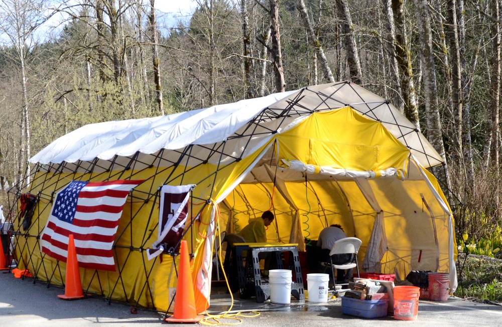 Washington National Guard decontamination teams assist efforts in Oso, Wash.