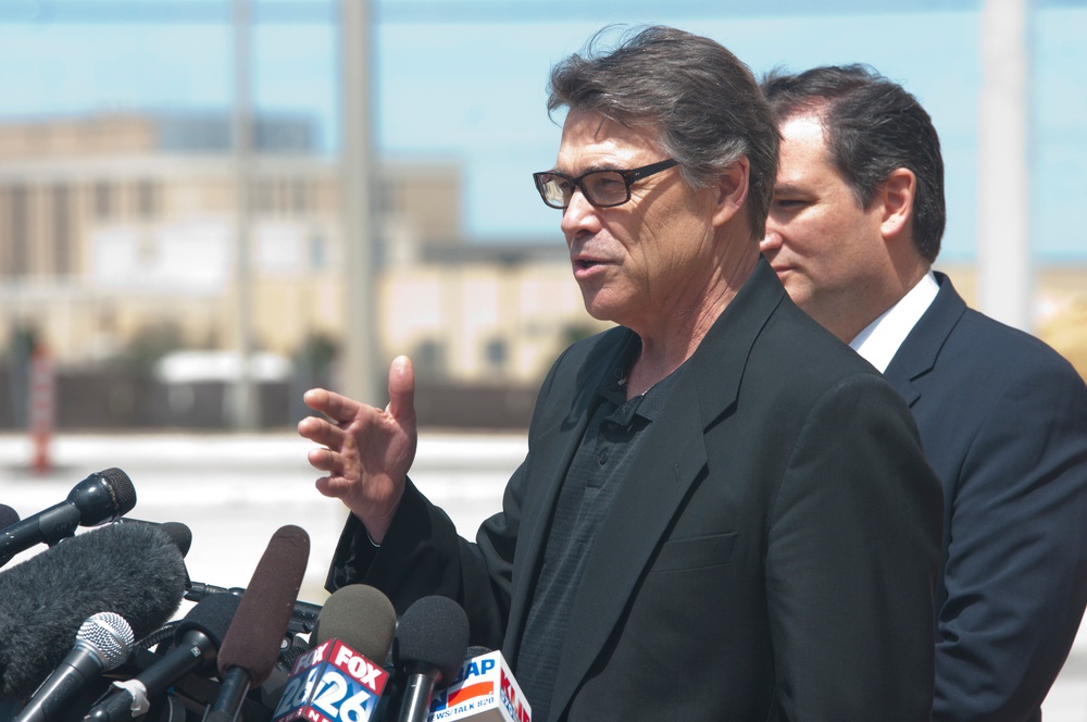 Texas Gov. Rick Perry speaks to media at Fort Hood