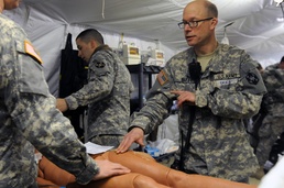 Surgeon becomes Army doctor to help soldiers
