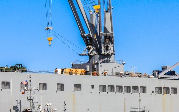 Soldiers and Sailors in JLOTS 2014