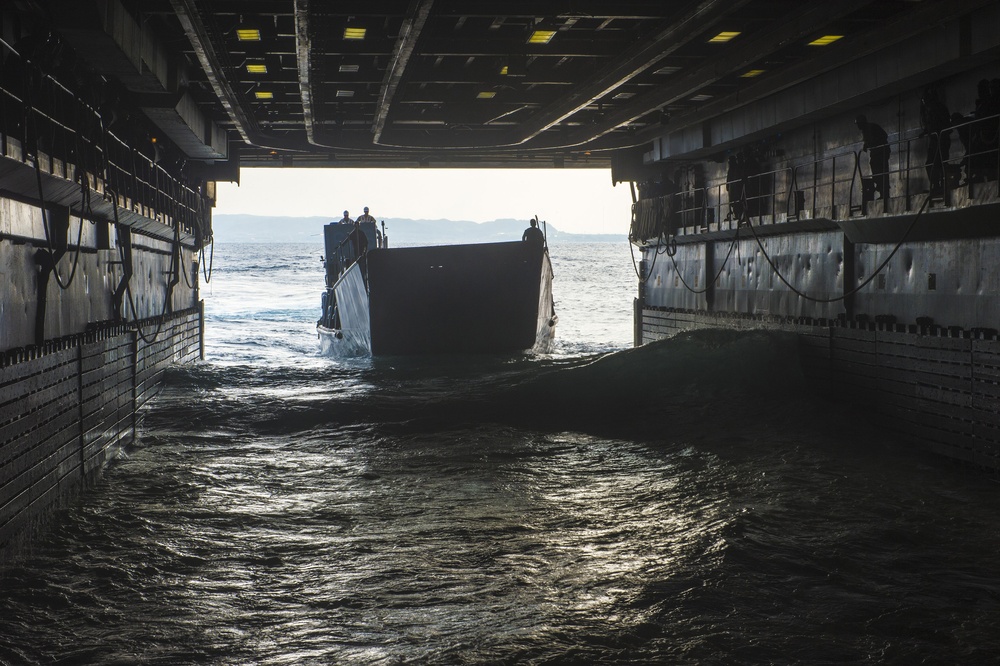 DVIDS - Images - Amphibious operations [Image 4 of 4]