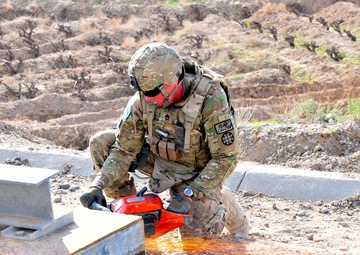 Missouri National Guard Soldier from 1438th MRBC repairs bridge