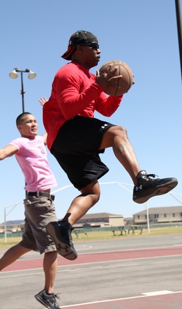 DoMaD Soldiers and civilians enjoy Organizational Day