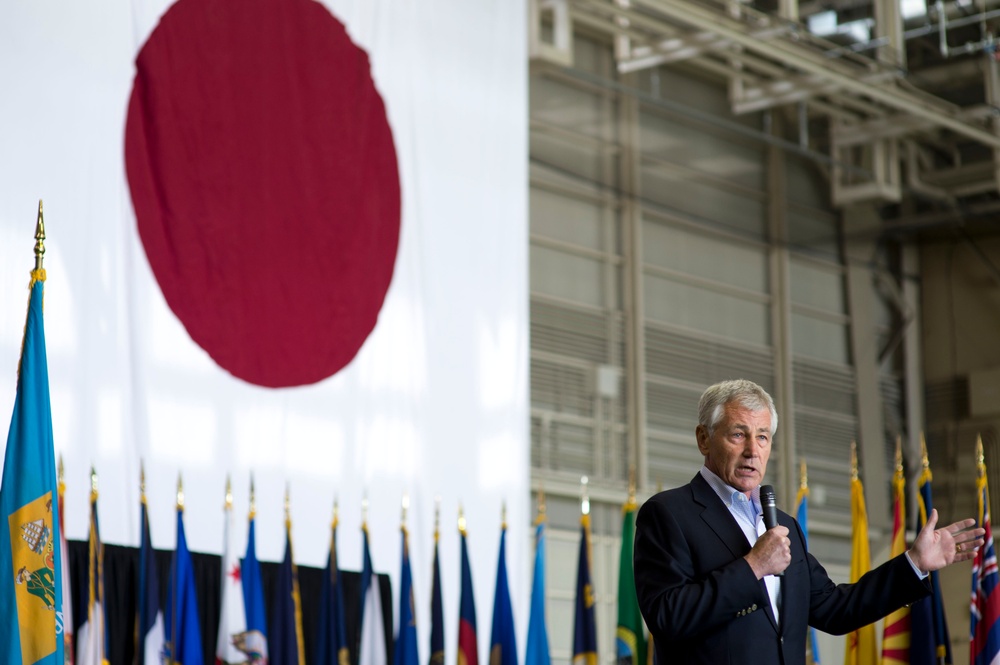 Hagel in Japan