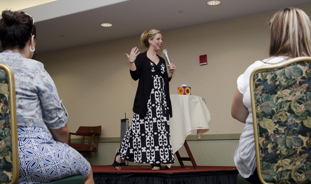 Mollie Gross offers support, comedy to military spouses