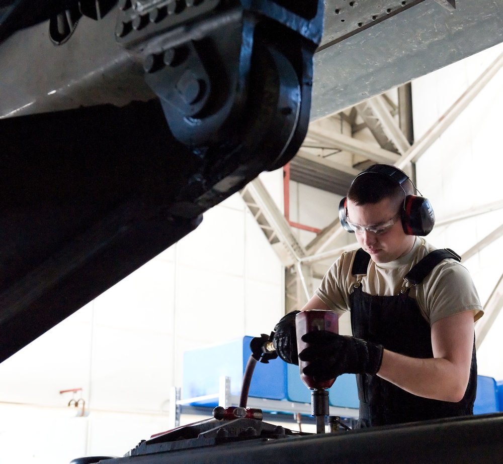 MHE Section preps Tunner 60K for shipment