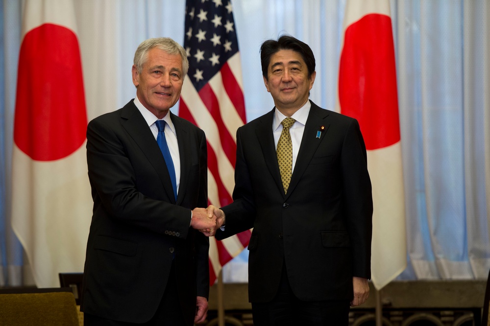 Hagel meets with Japanese officials