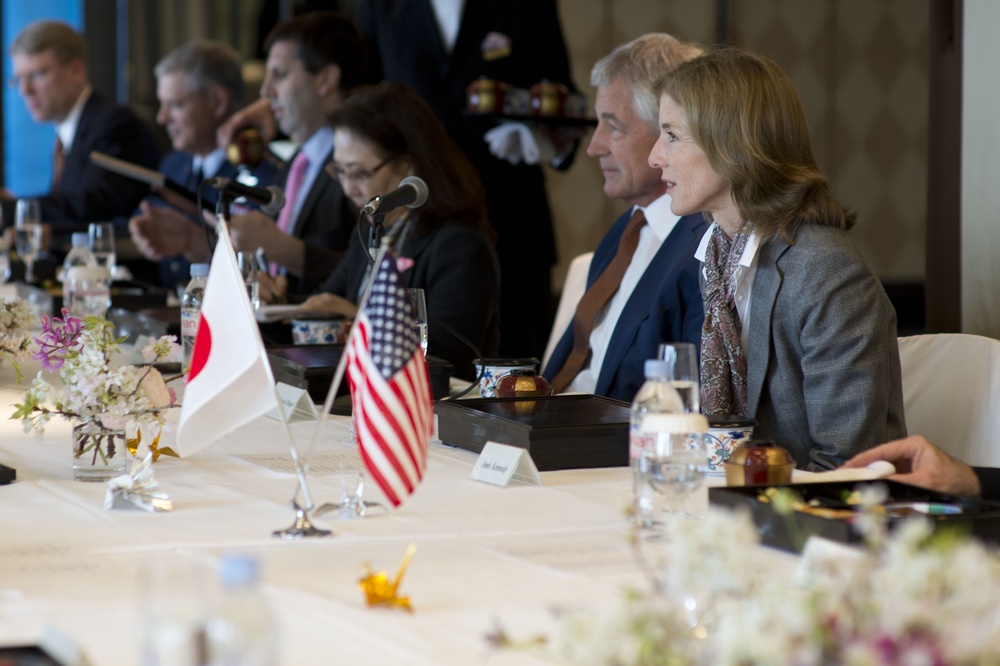 Hagel meets with Japanese officials
