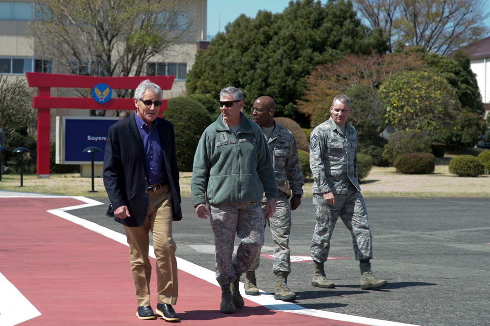Hagel visits Yokota Air Force Base