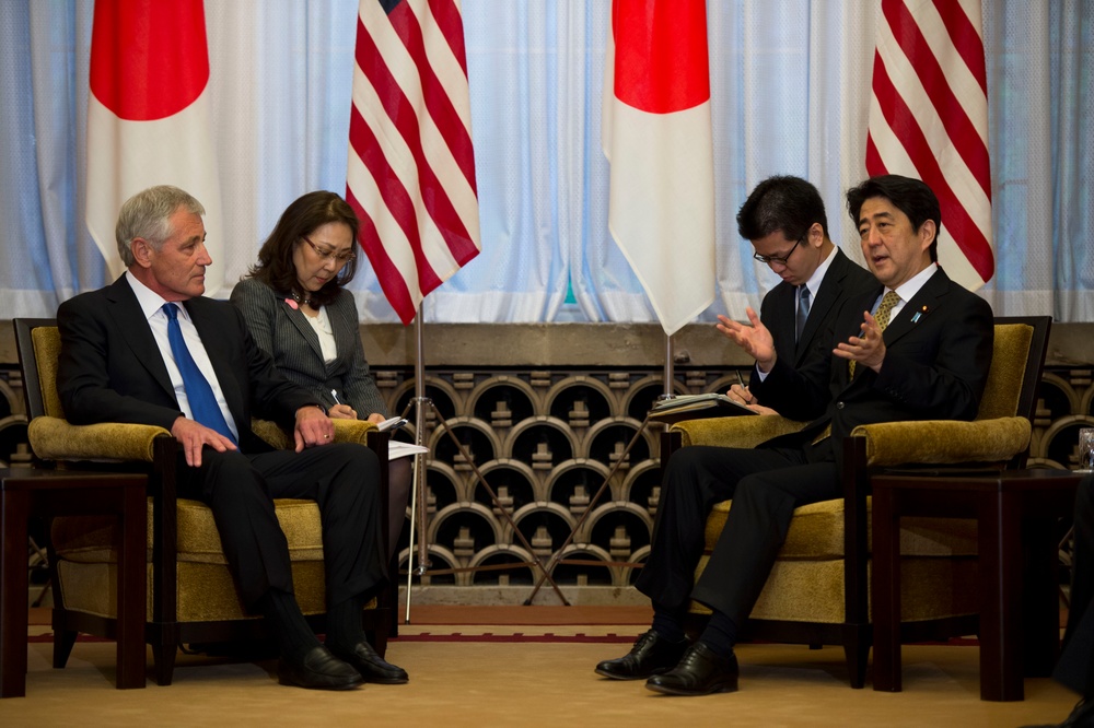 Secretary of defense meets with Japanese prime minister