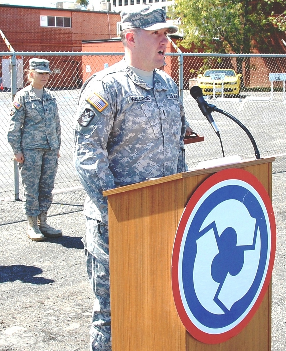 Lt. Wallace assumes command of the 311th ESC HHC