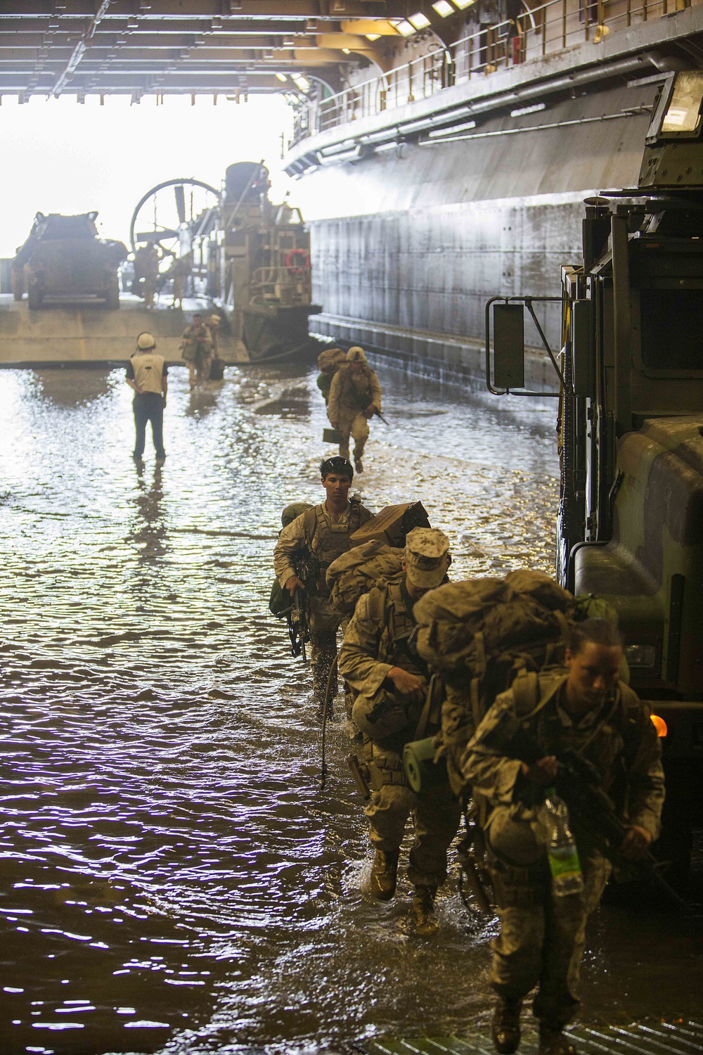 22nd MEU loads vehicles onto USS Bataan after exercise