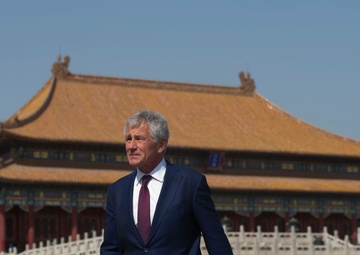 US Secretary of Defense tours Beijing