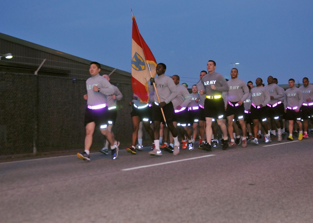 Soldiers of 21st TSC build camaraderie through command run