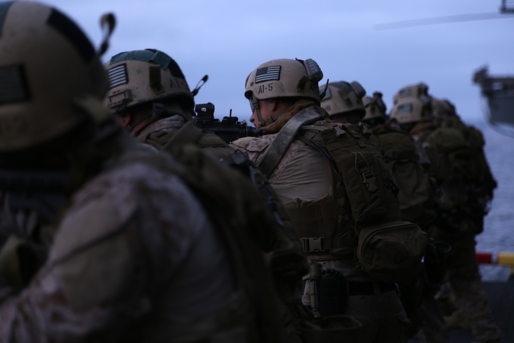 11th Marine Expeditionary Unit's raid force conducts combat drills