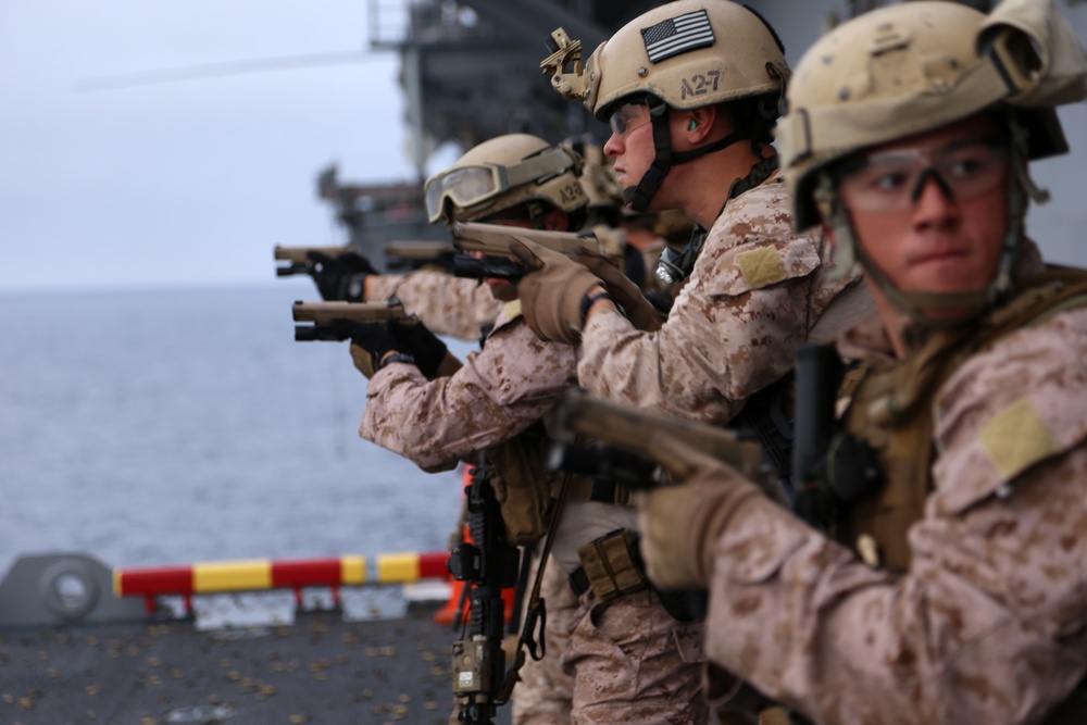 11th Marine Expeditionary Unit's raid force conducts combat drills