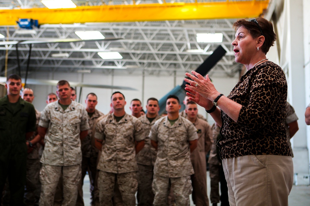 Under Secretary of Defense Visits Camp Pendleton